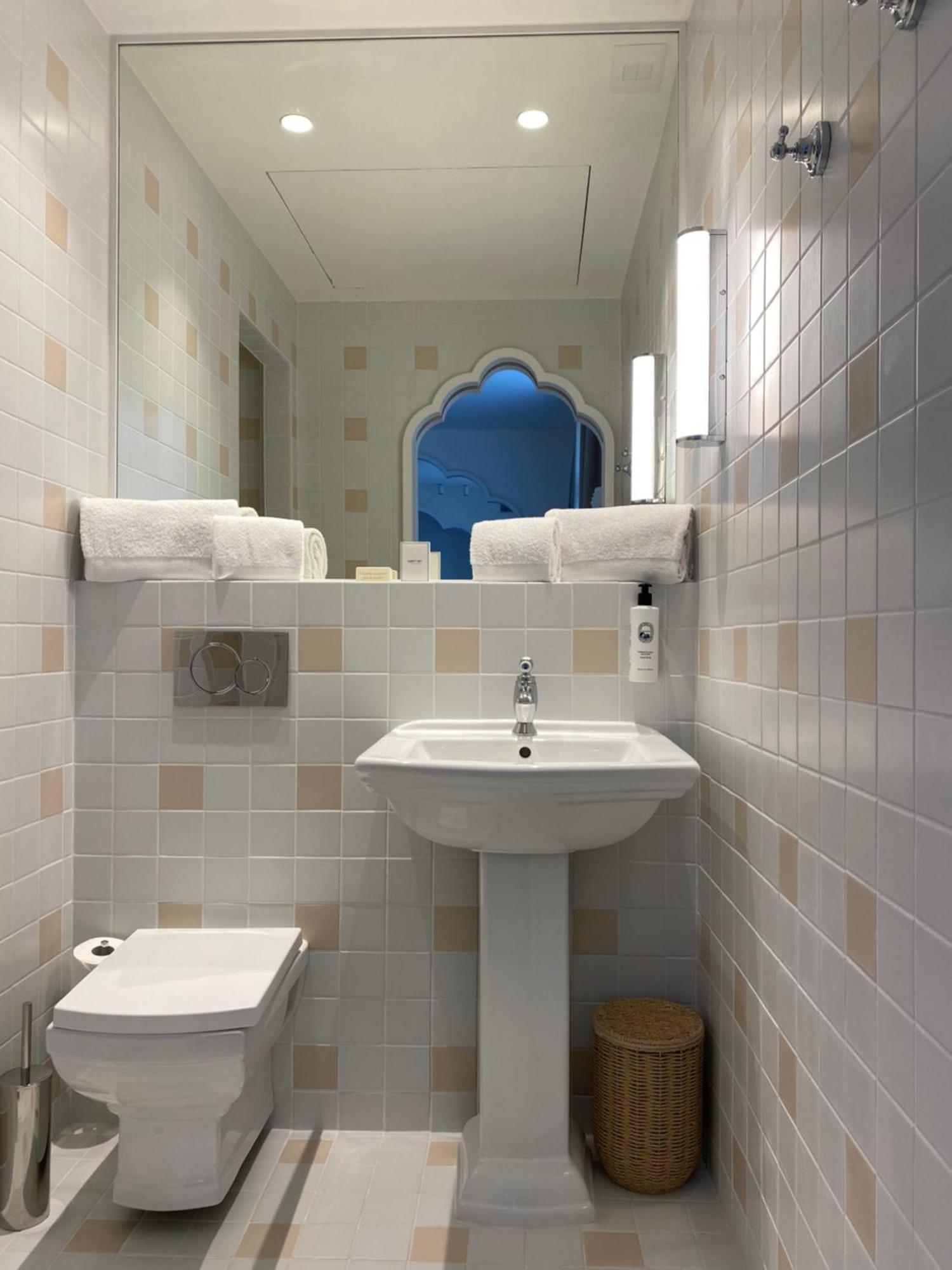Lilou Hotel Hyères Buitenkant foto