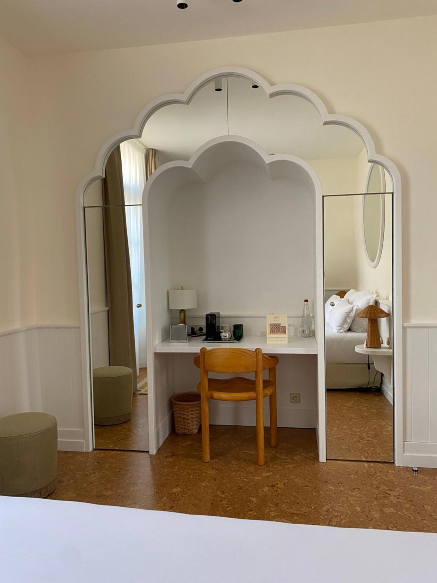 Lilou Hotel Hyères Buitenkant foto