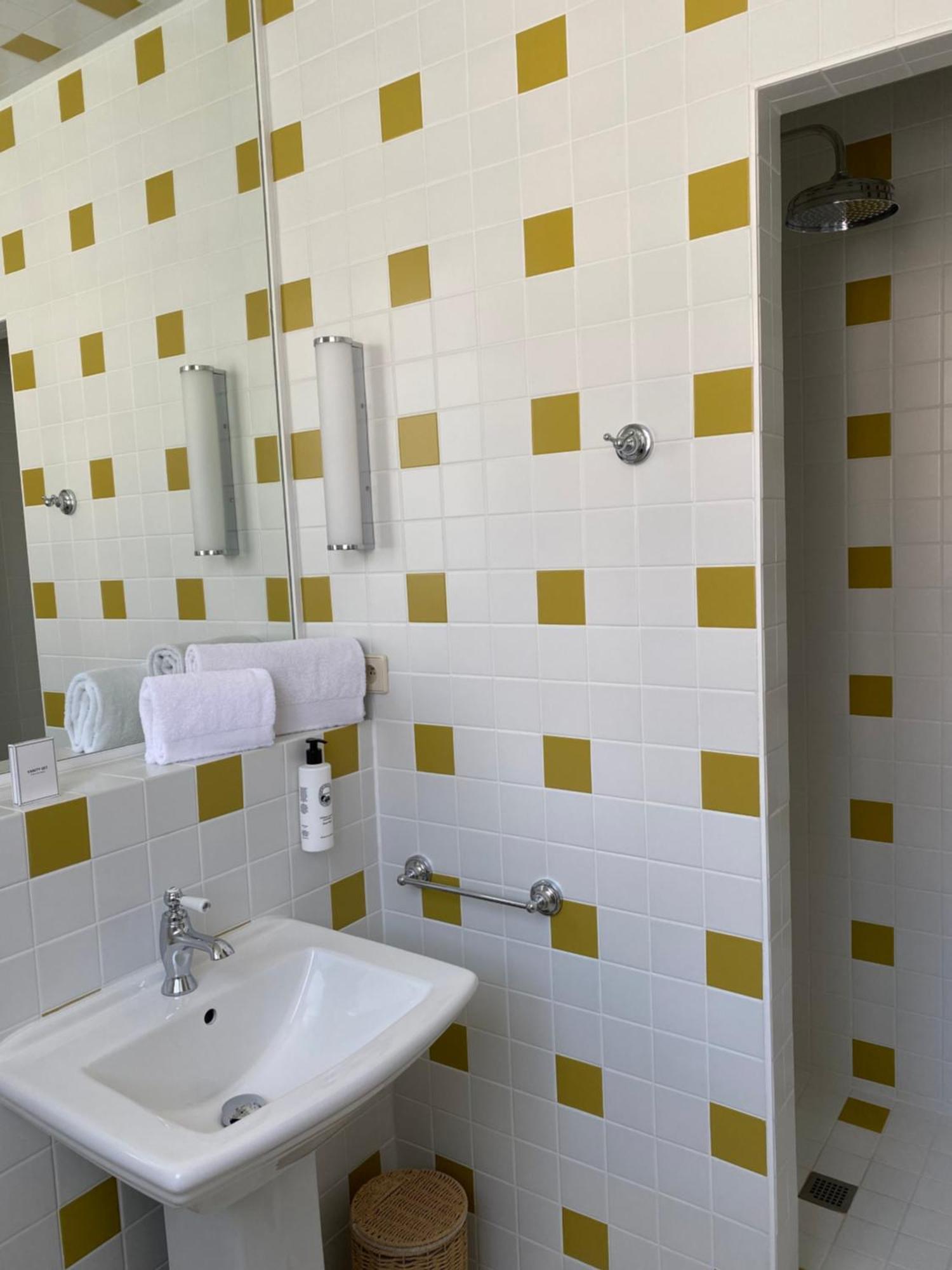 Lilou Hotel Hyères Buitenkant foto