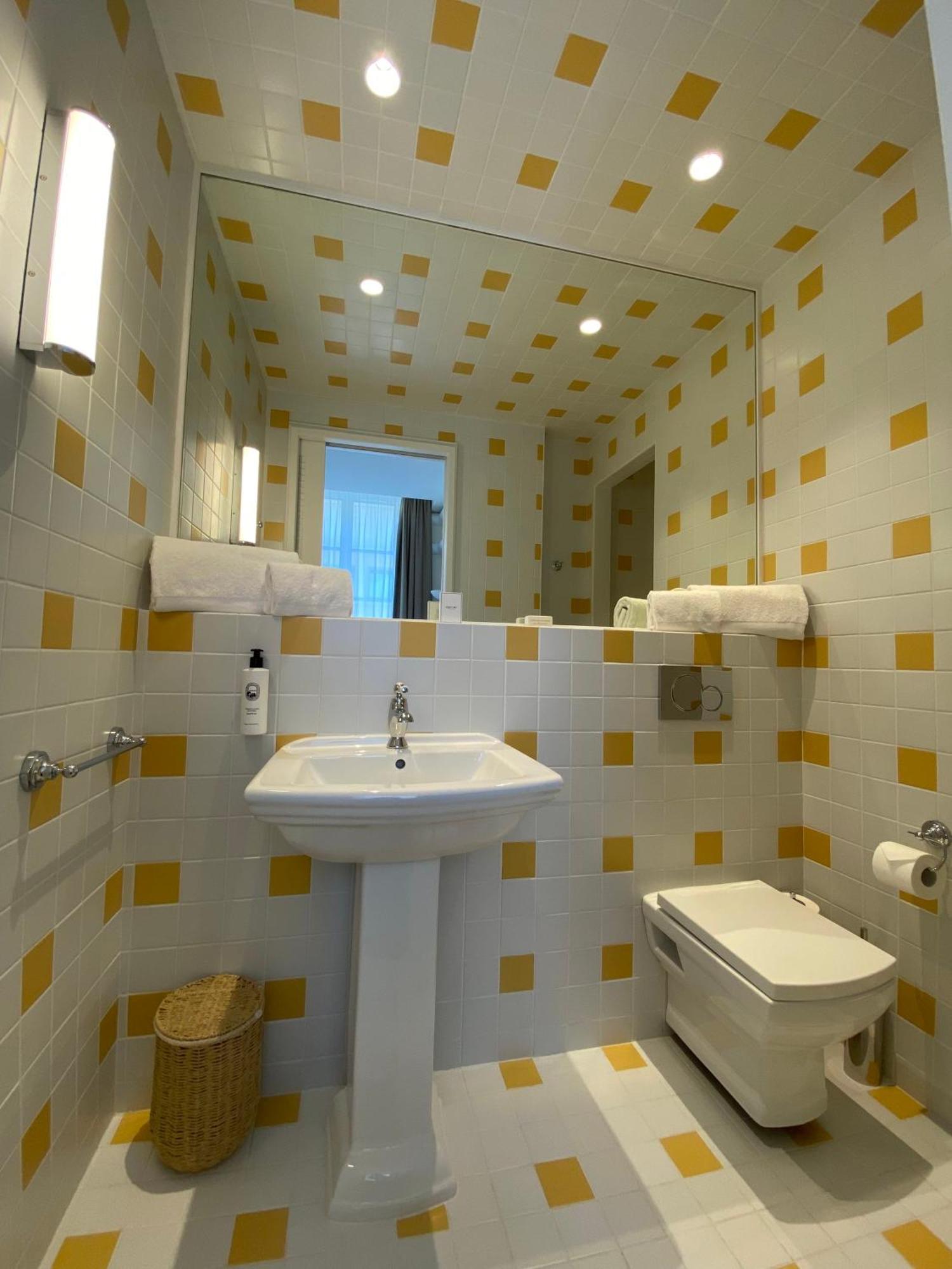 Lilou Hotel Hyères Buitenkant foto
